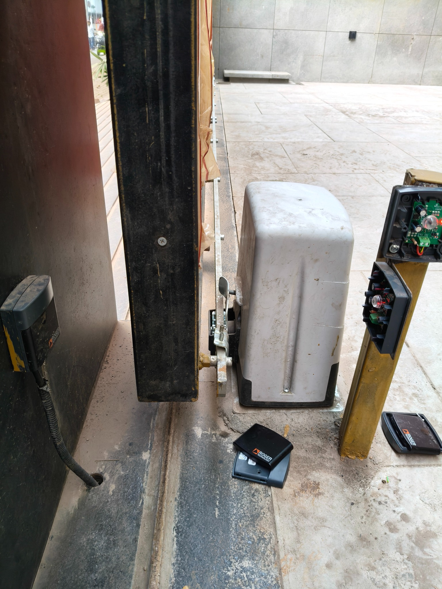 Gate motor installation