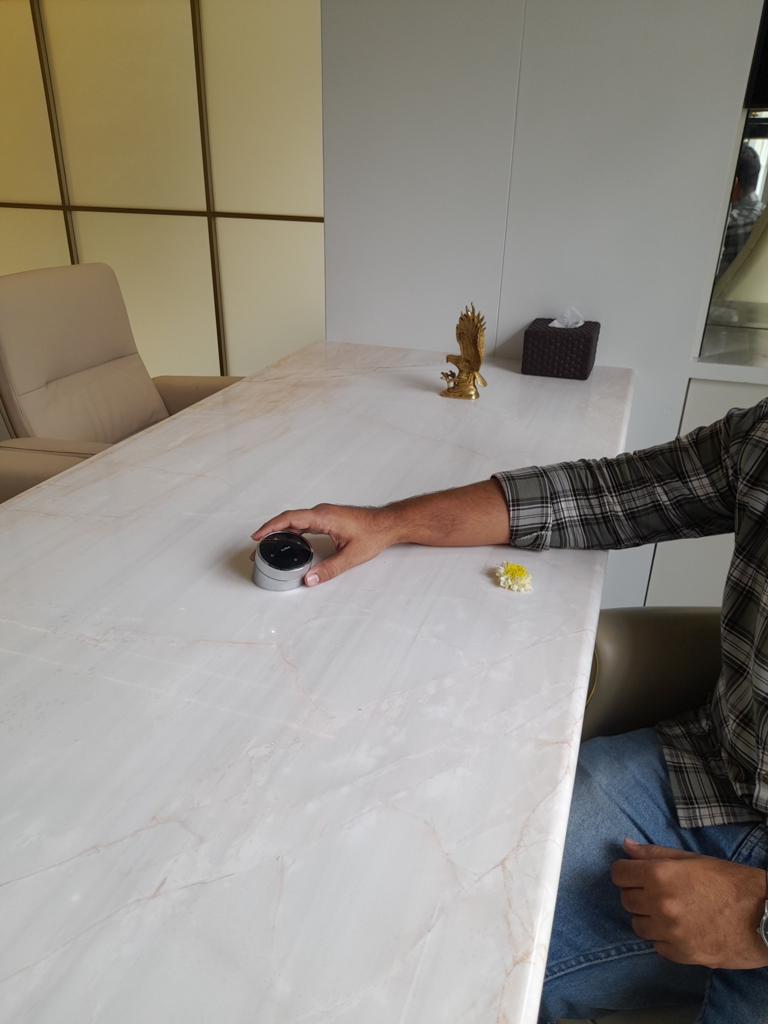 Smart knob control in office