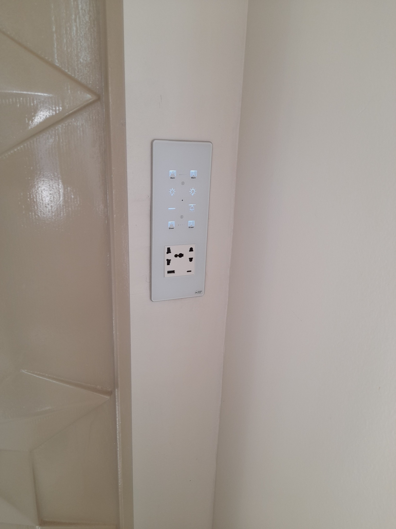 Smart lighting touch panel
